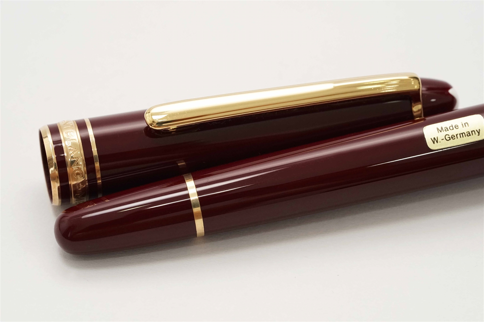 Bút bi nước Montblanc Meisterstuck 163 Classique Burgundy Rollerball Pen