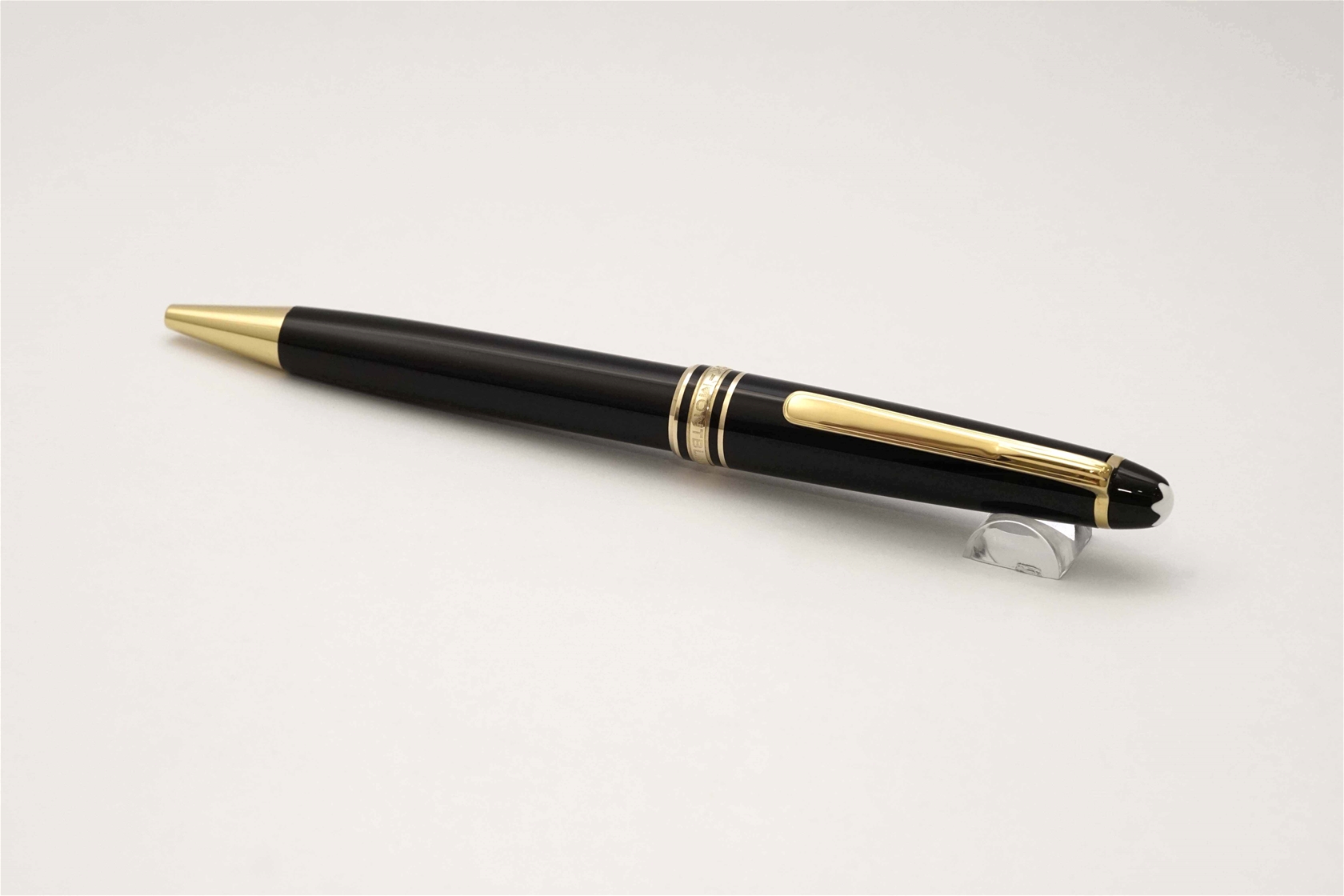 Bút bi Montblanc Meisterstuck 164 Classic Black Resin Ballpoint Pen