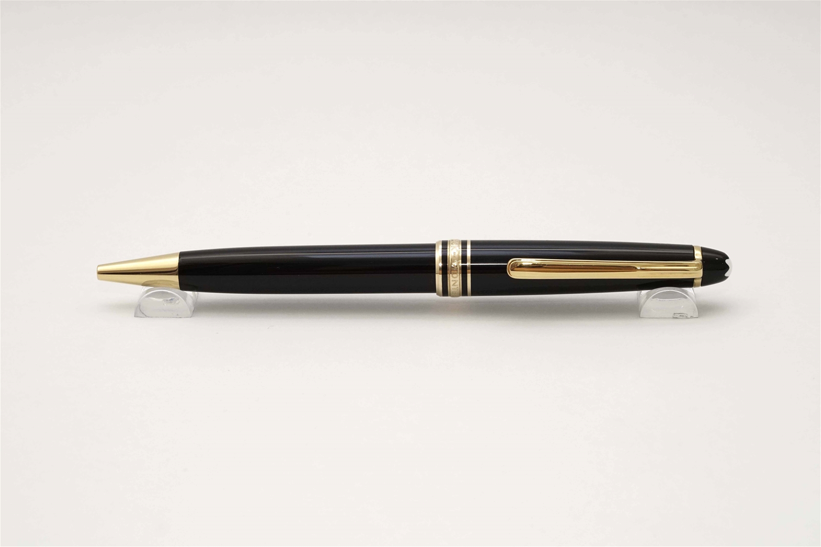 Bút bi Montblanc Meisterstuck 164 Classic Black Resin Ballpoint Pen