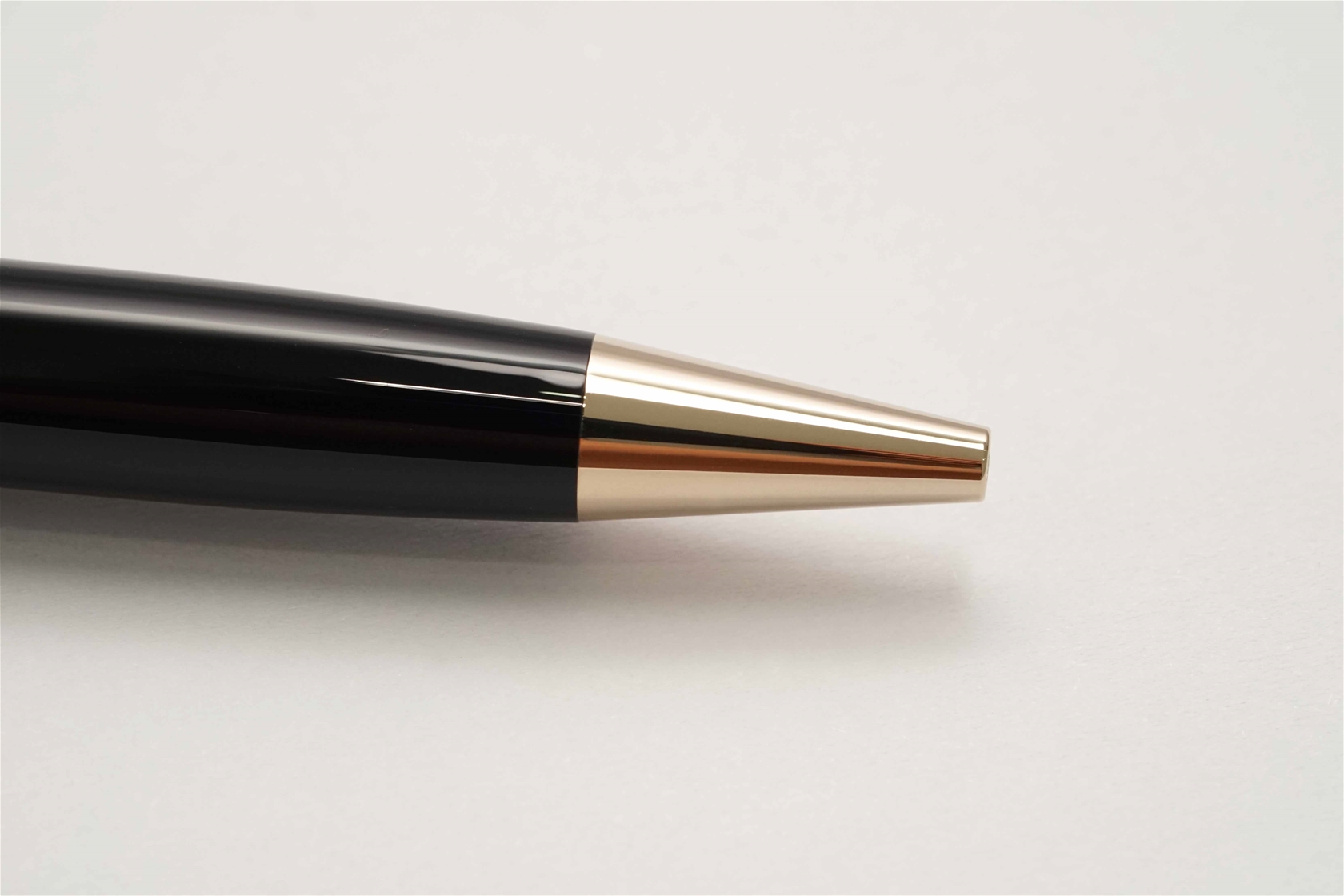 Bút bi Montblanc Meisterstuck 164 Classique Doue Geometry Champagne Gold Coated Ballpoint Pen