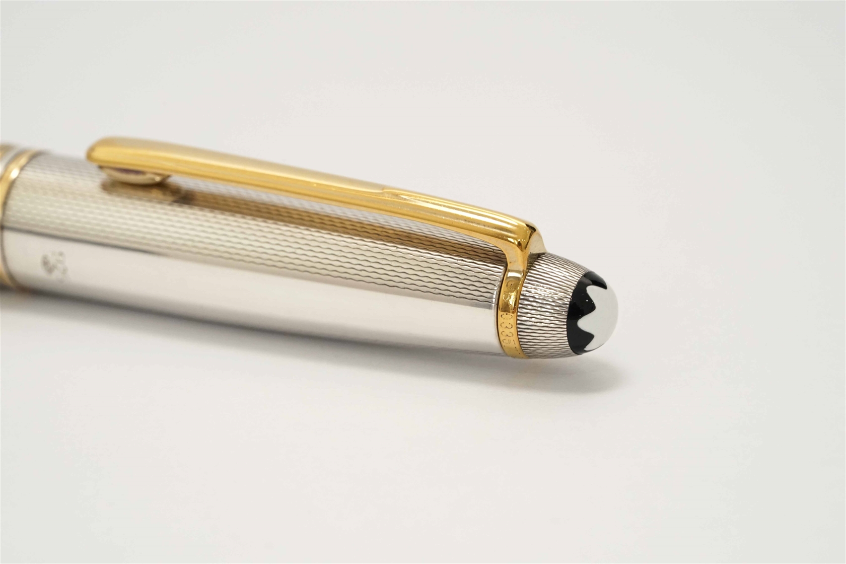 Bút bi Montblanc Meisterstuck 1646 Solitaire Sterling Silver Barleycorn Ballpoint Pen