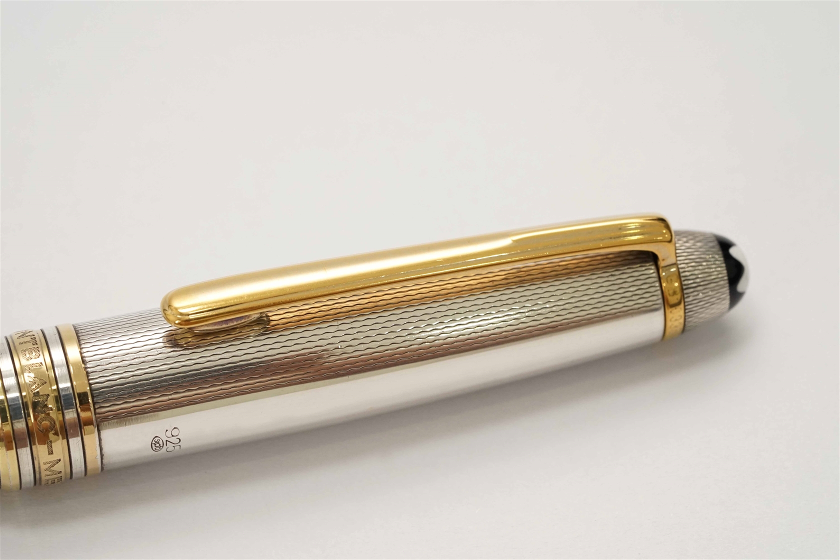 Bút bi Montblanc Meisterstuck 1646 Solitaire Sterling Silver Barleycorn Ballpoint Pen