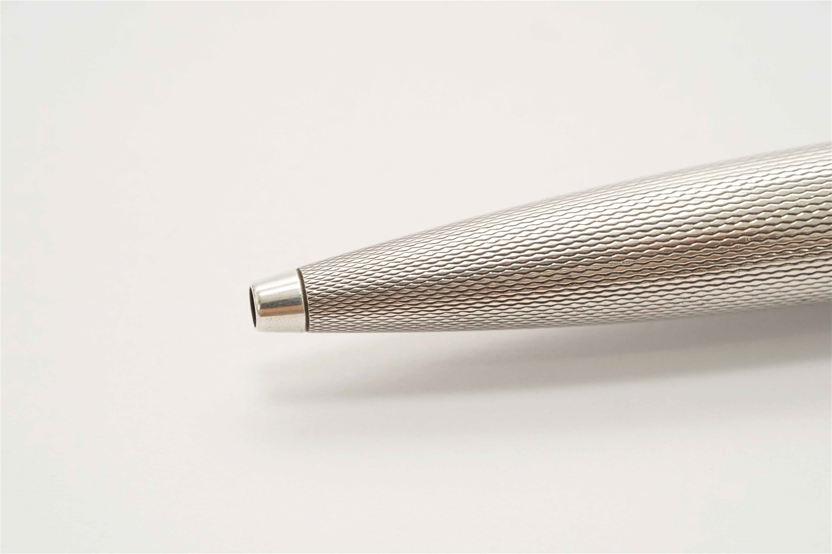 Bút bi Montblanc Meisterstuck 1646 Solitaire Sterling Silver Barleycorn Ballpoint Pen