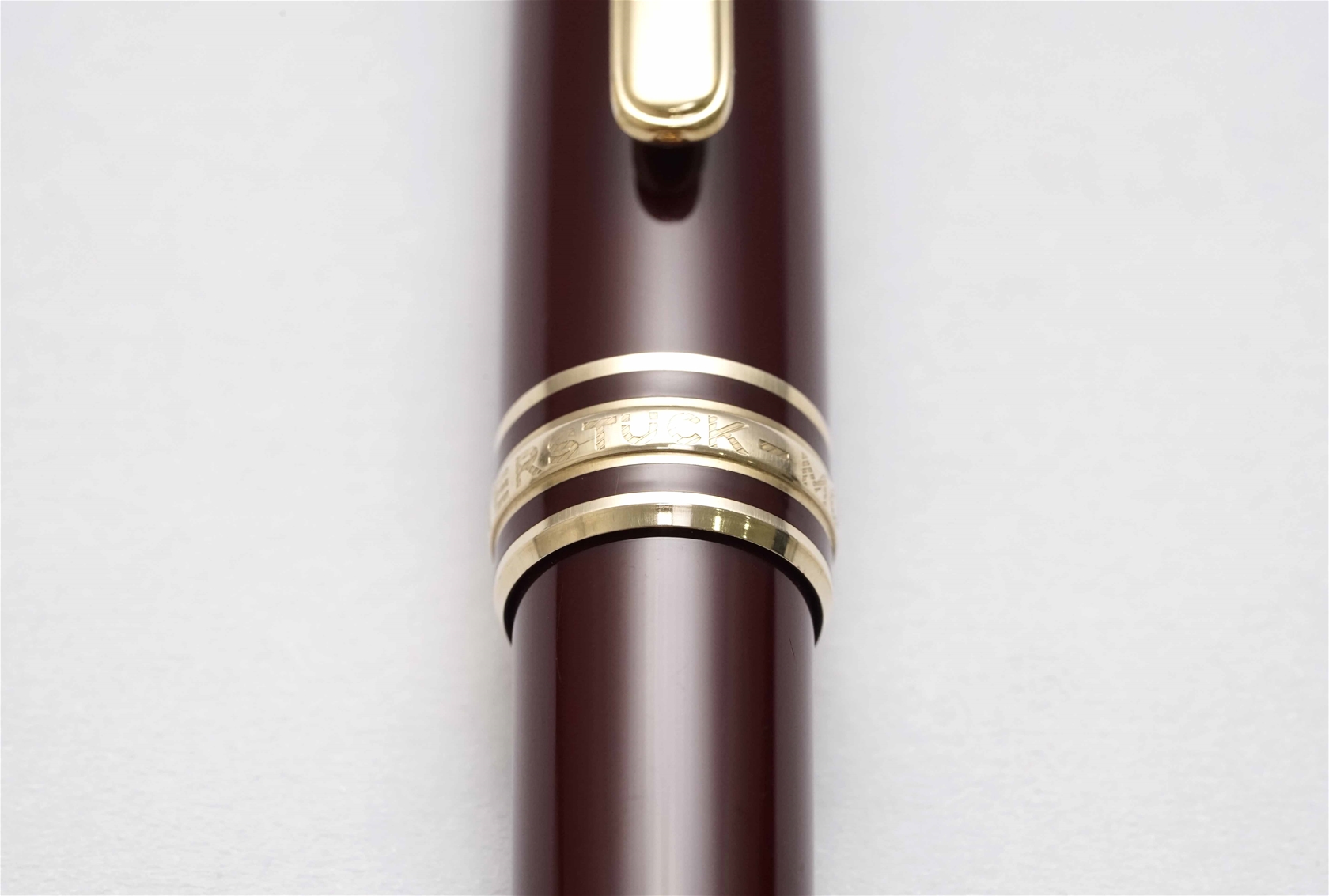 Bút bi Montblanc Meisterstuck 164R Bordeaux Ballpoint Pen