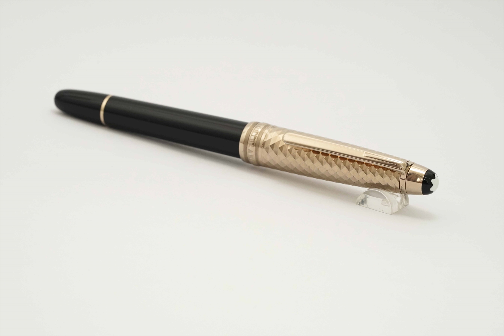 Bút máy Montblanc Meisterstuck Doue Geometry Champagne Gold Classique 18K M