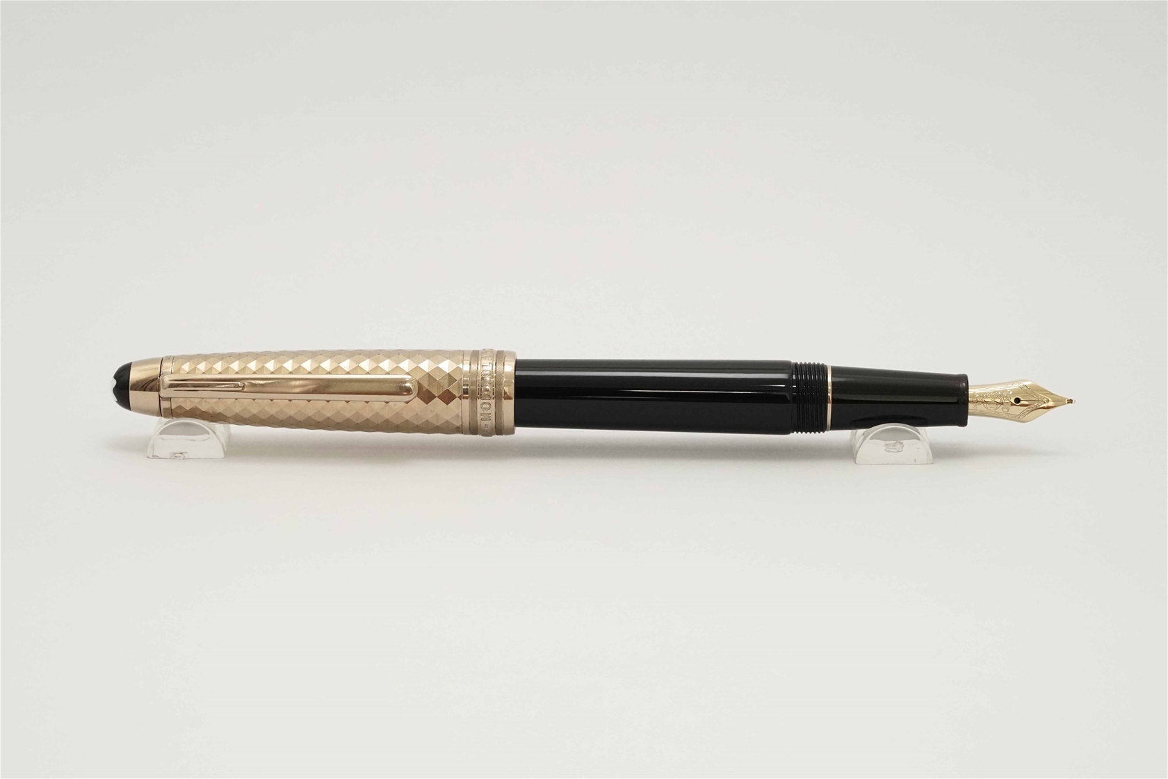 Bút máy Montblanc Meisterstuck Doue Geometry Champagne Gold Classique 18K M