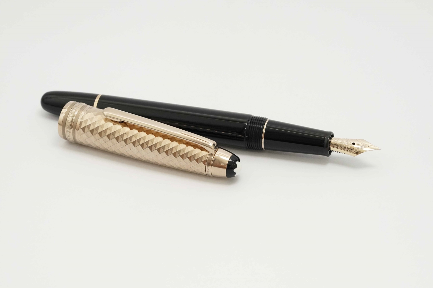 Bút máy Montblanc Meisterstuck Doue Geometry Champagne Gold Classique 18K M