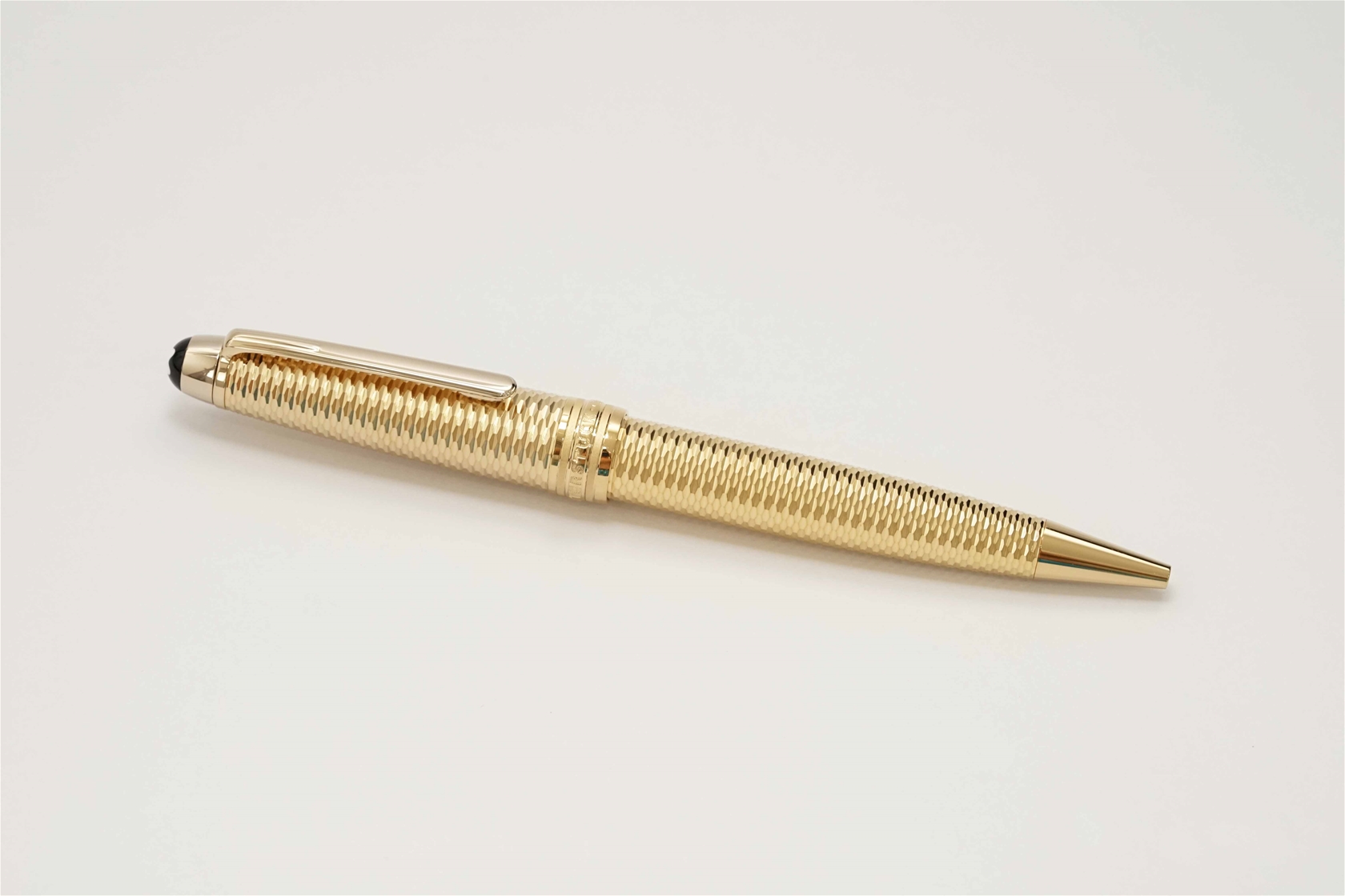 Bút bi Montblanc Meisterstuck Geometry Solitaire Champagne Gold Midsize Ballpoint Pen