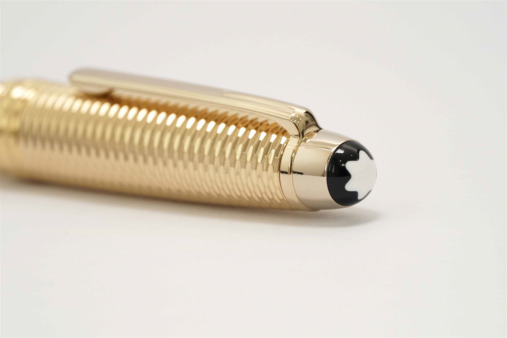 Bút bi Montblanc Meisterstuck Geometry Solitaire Champagne Gold Midsize Ballpoint Pen
