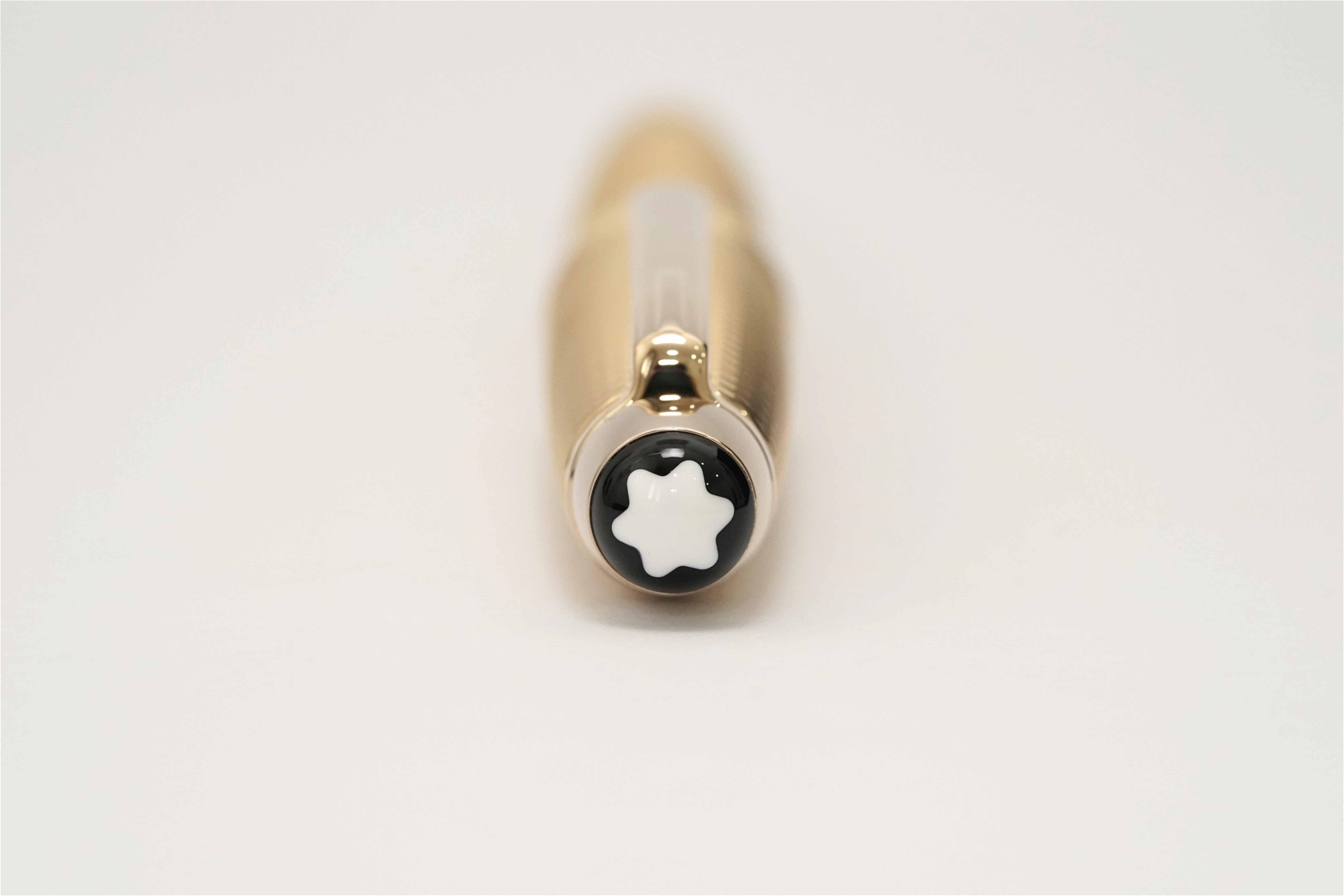 Bút bi Montblanc Meisterstuck Geometry Solitaire Champagne Gold Midsize Ballpoint Pen