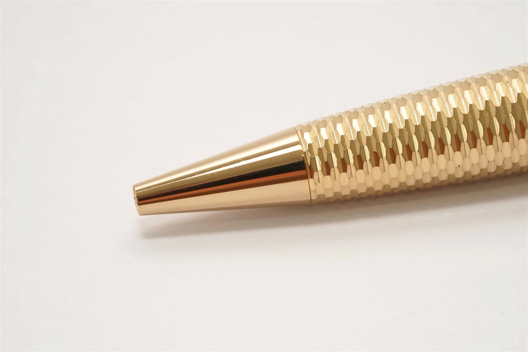Bút bi Montblanc Meisterstuck Geometry Solitaire Champagne Gold Midsize Ballpoint Pen