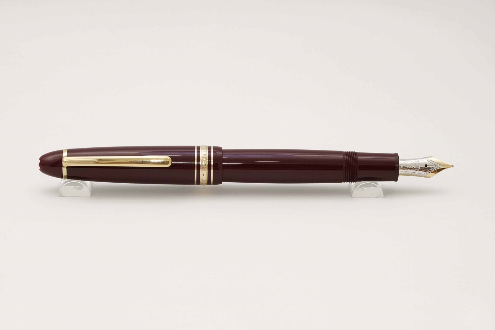 Bút máy Montblanc Meisterstuck Le Grand 147 Traveller Bordeaux 14K F 