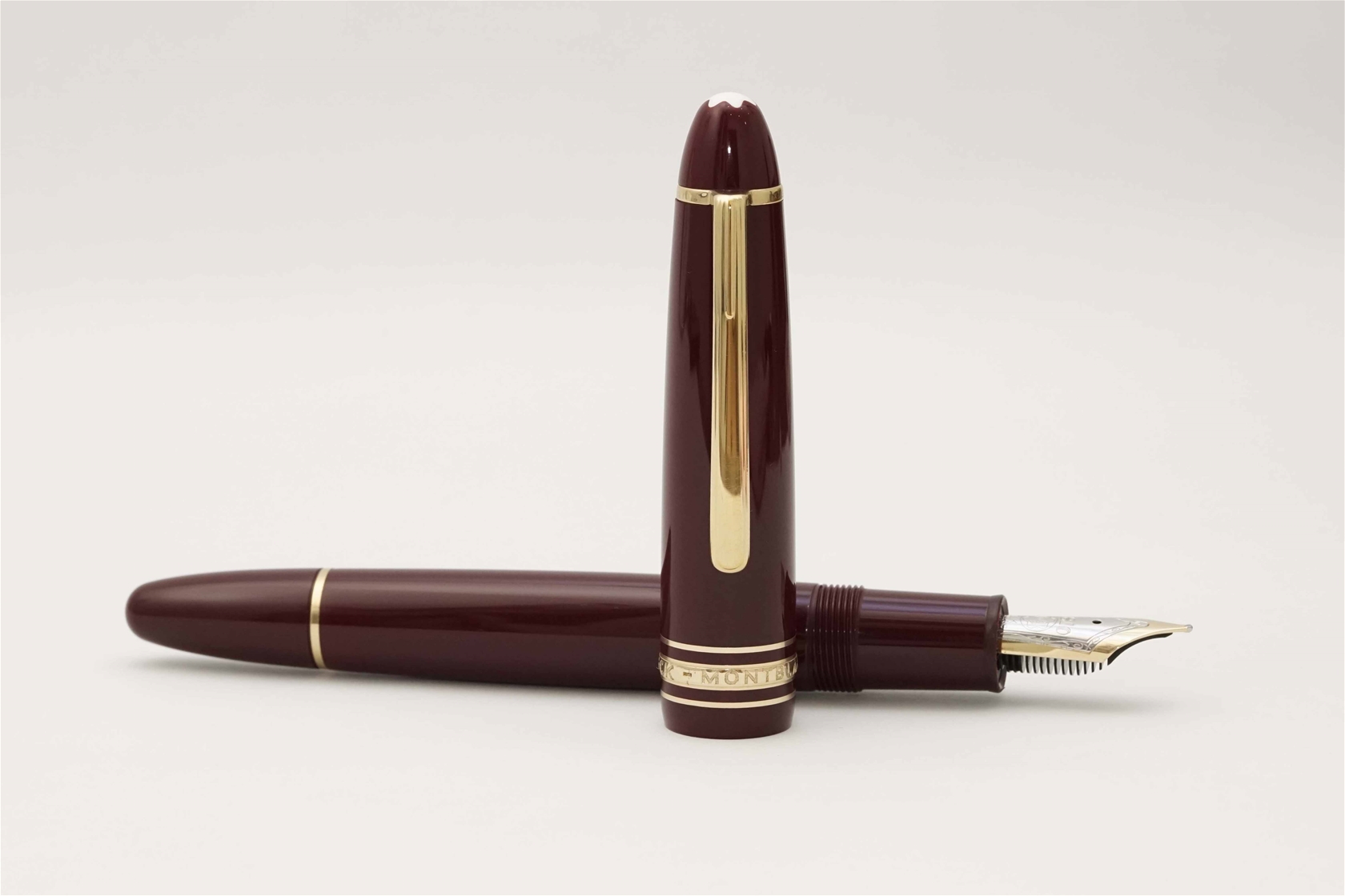 Bút máy Montblanc Meisterstuck Le Grand 147 Traveller Bordeaux 14K F 