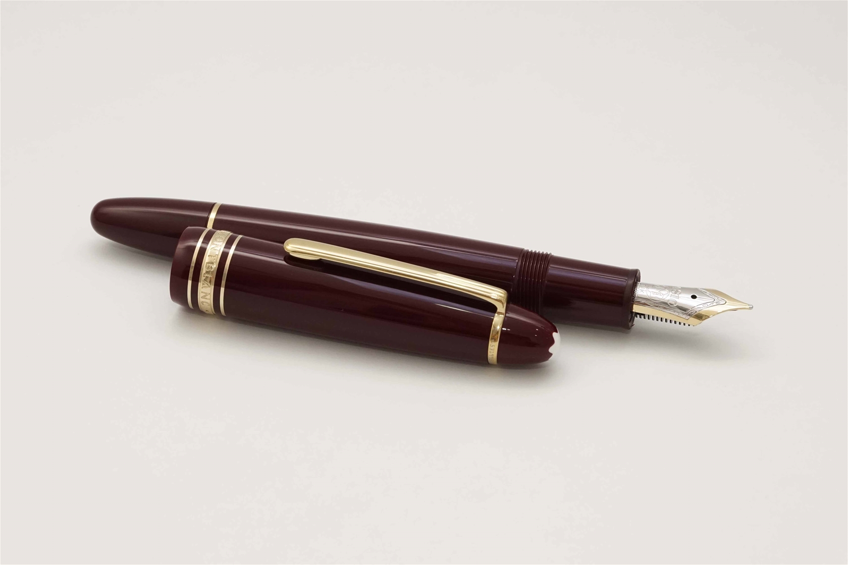 Bút máy Montblanc Meisterstuck Le Grand 147 Traveller Bordeaux 14K F 