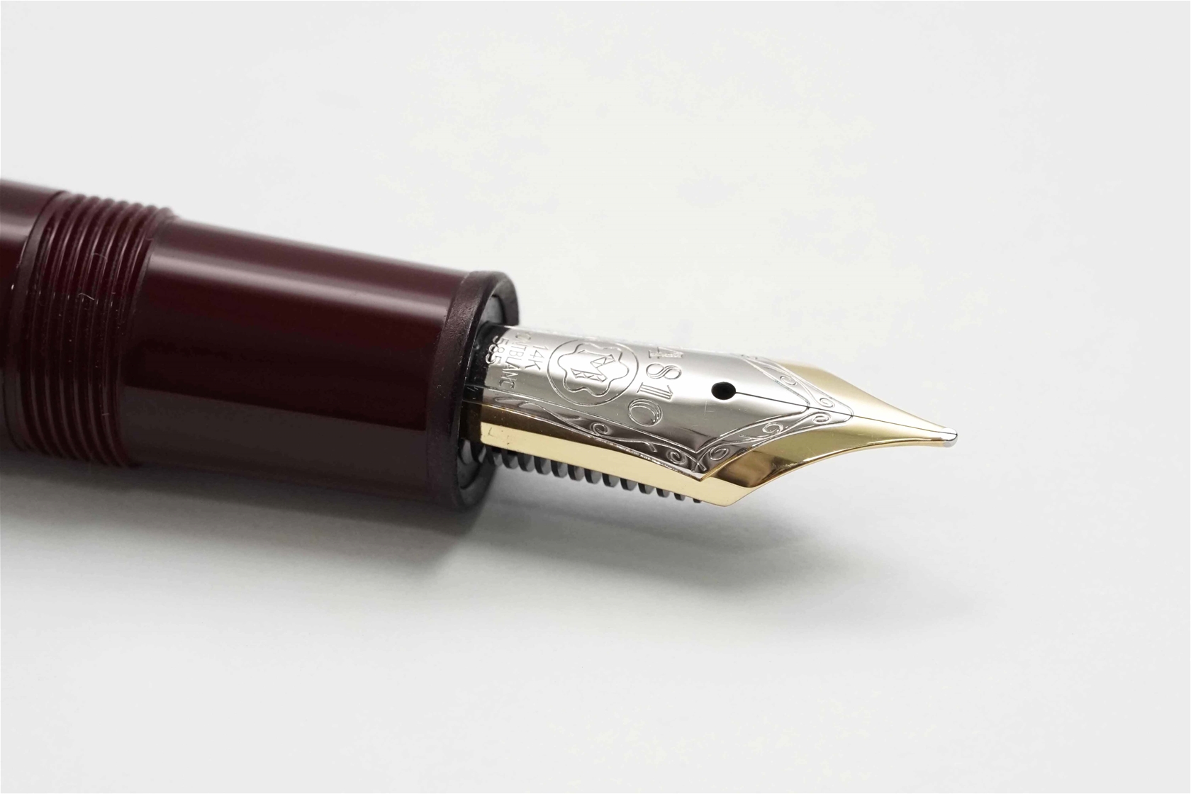 Bút máy Montblanc Meisterstuck Le Grand 147 Traveller Bordeaux 14K F 