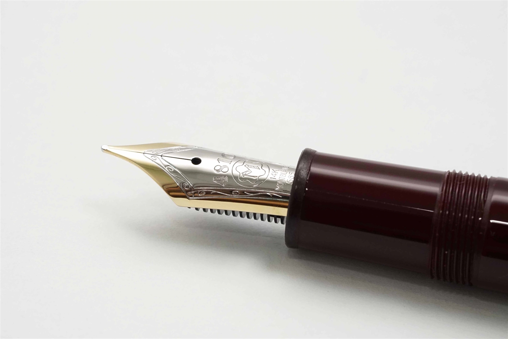 Bút máy Montblanc Meisterstuck Le Grand 147 Traveller Bordeaux 14K F 