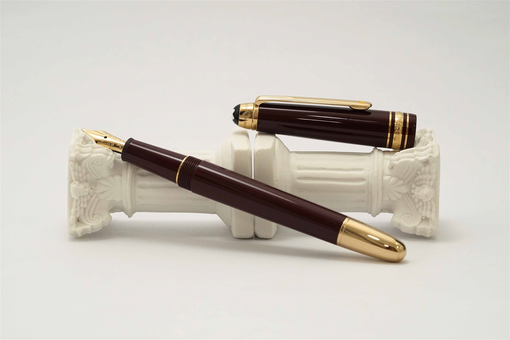 Bút máy Montblanc Meisterstuck Le Petit Prince & Planet Classic 145 Bordeaux 14K M