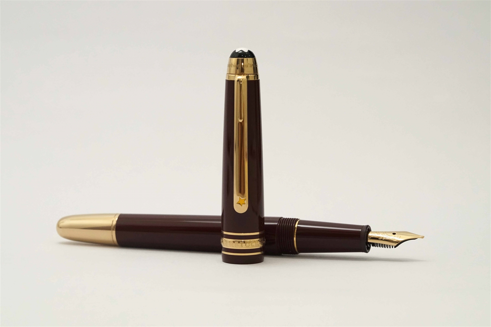 Bút máy Montblanc Meisterstuck Le Petit Prince & Planet Classic 145 Bordeaux 14K M