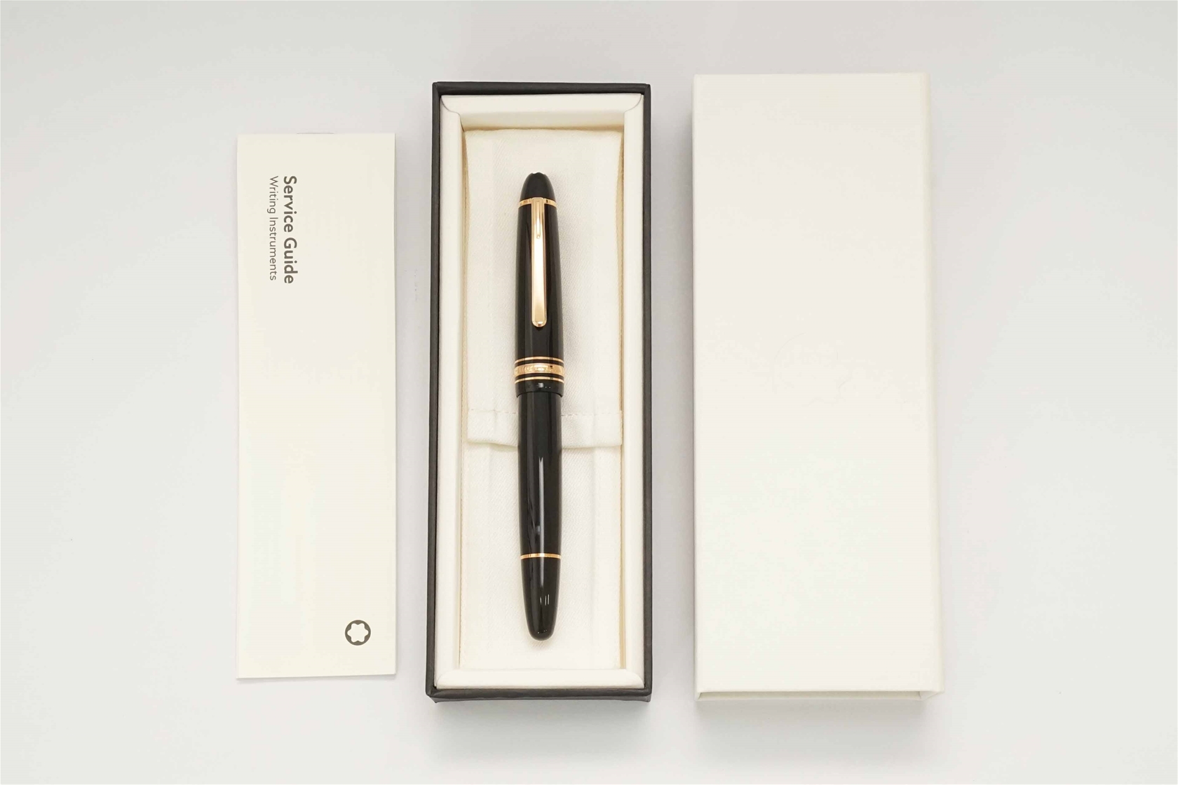 Bút bi nước Montblanc Meisterstuck Legrand Black Resin Rollerball