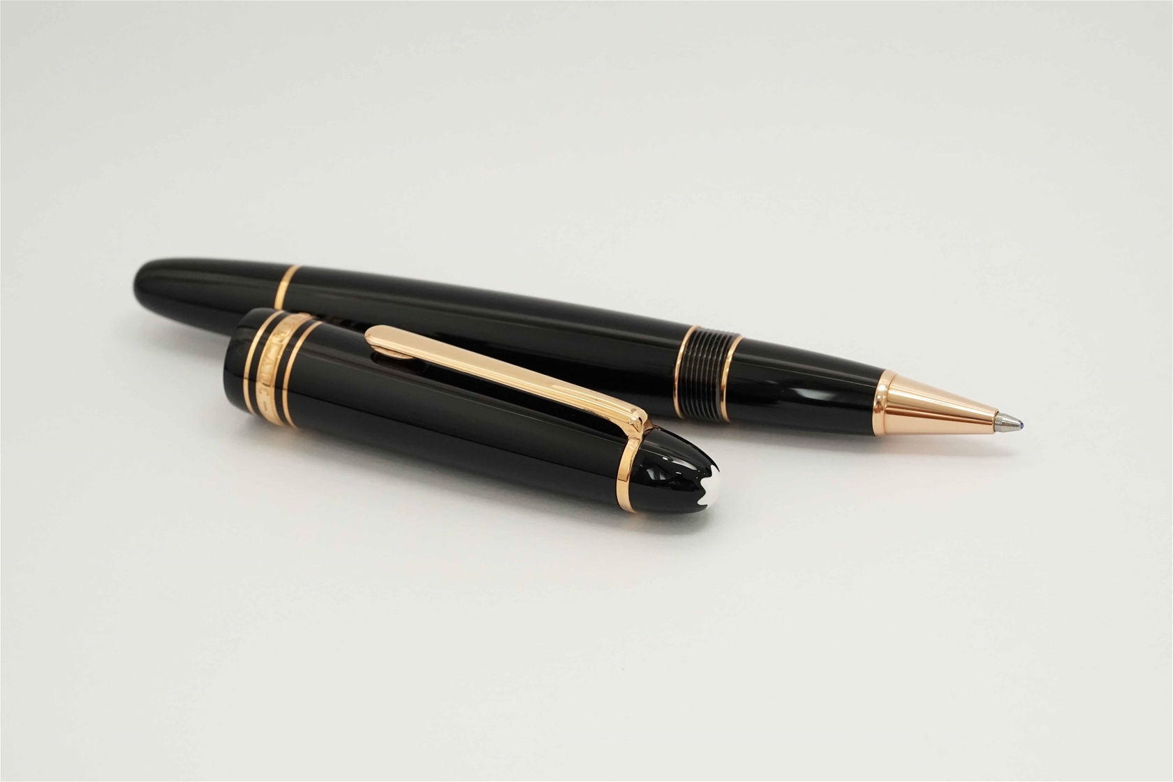 Bút bi nước Montblanc Meisterstuck Legrand Black Resin Rollerball