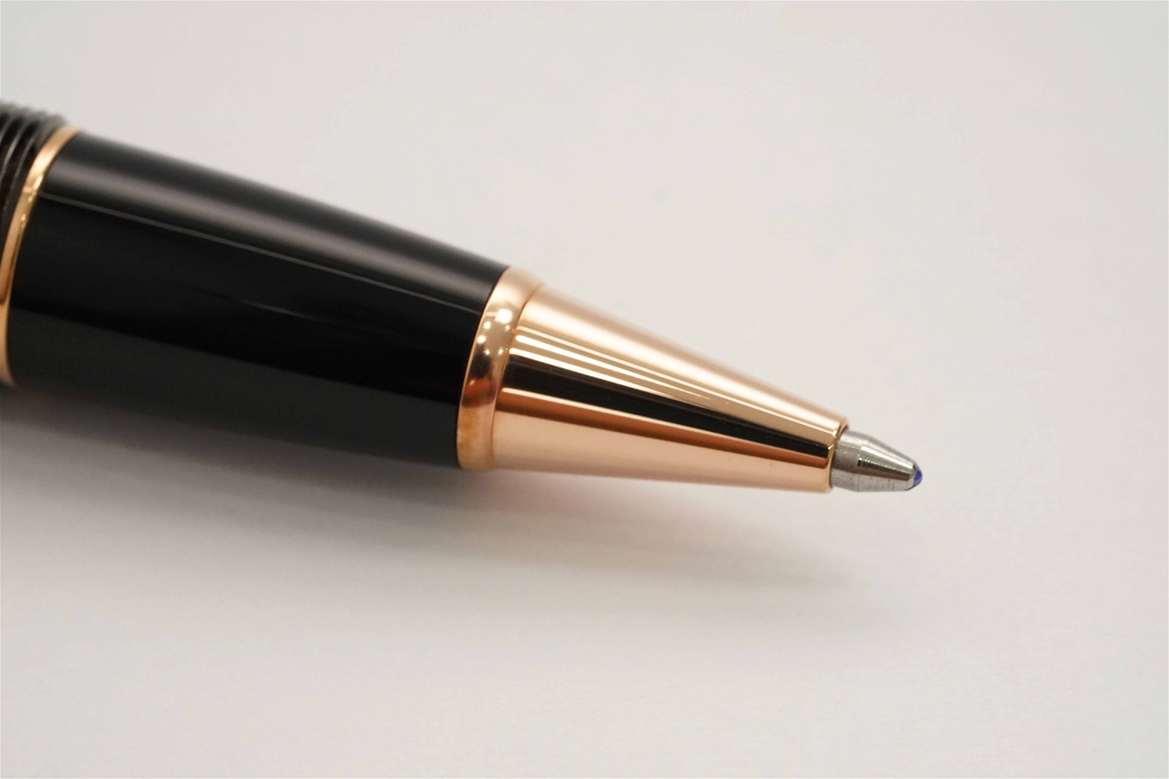 Bút bi nước Montblanc Meisterstuck Legrand Black Resin Rollerball