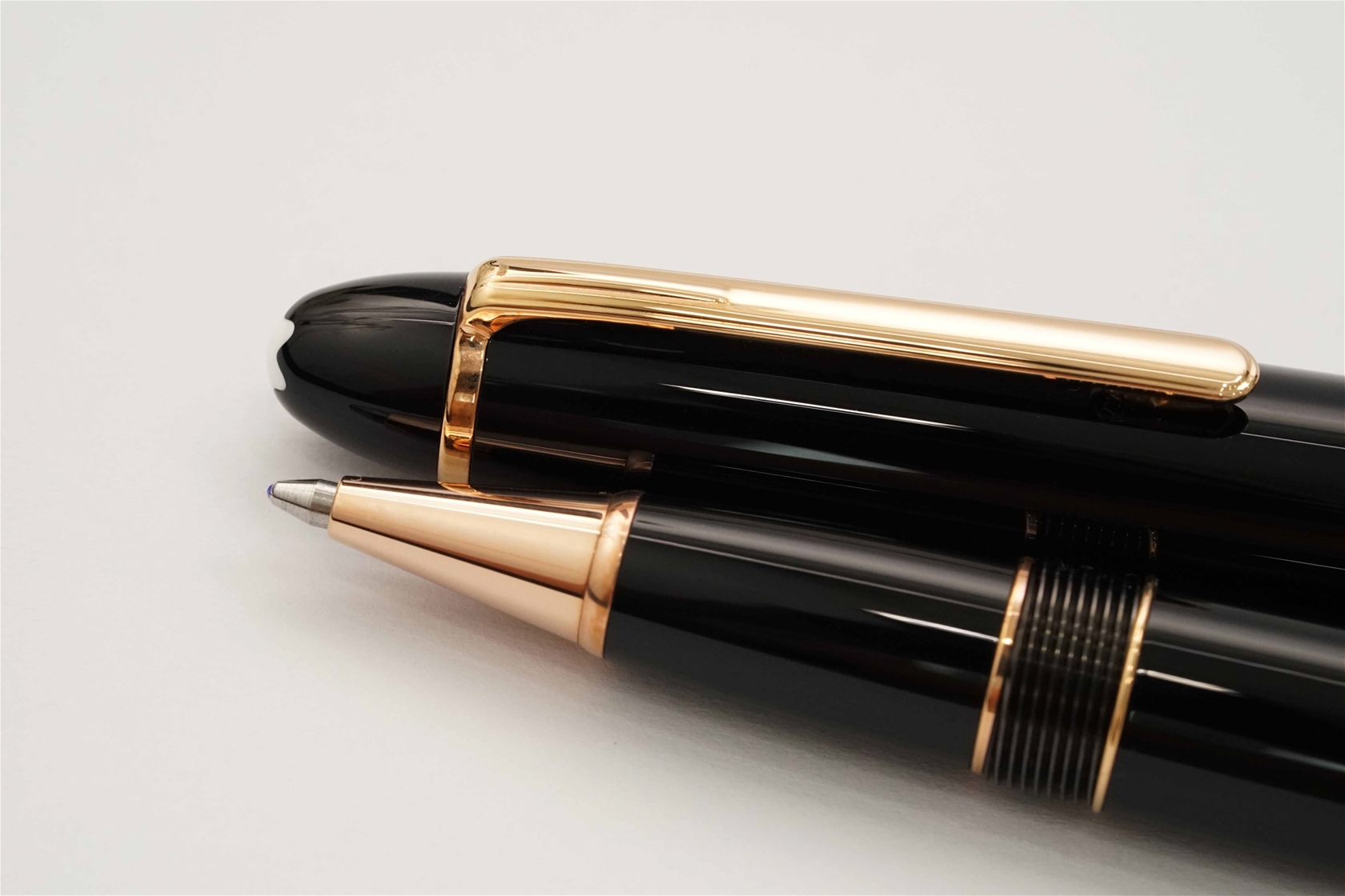Bút bi nước Montblanc Meisterstuck Legrand Black Resin Rollerball