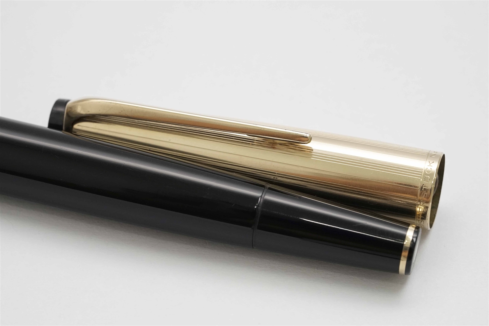 Bút máy Montblanc Meisterstuck No 72 Black & Gold Filled Cap 14K F