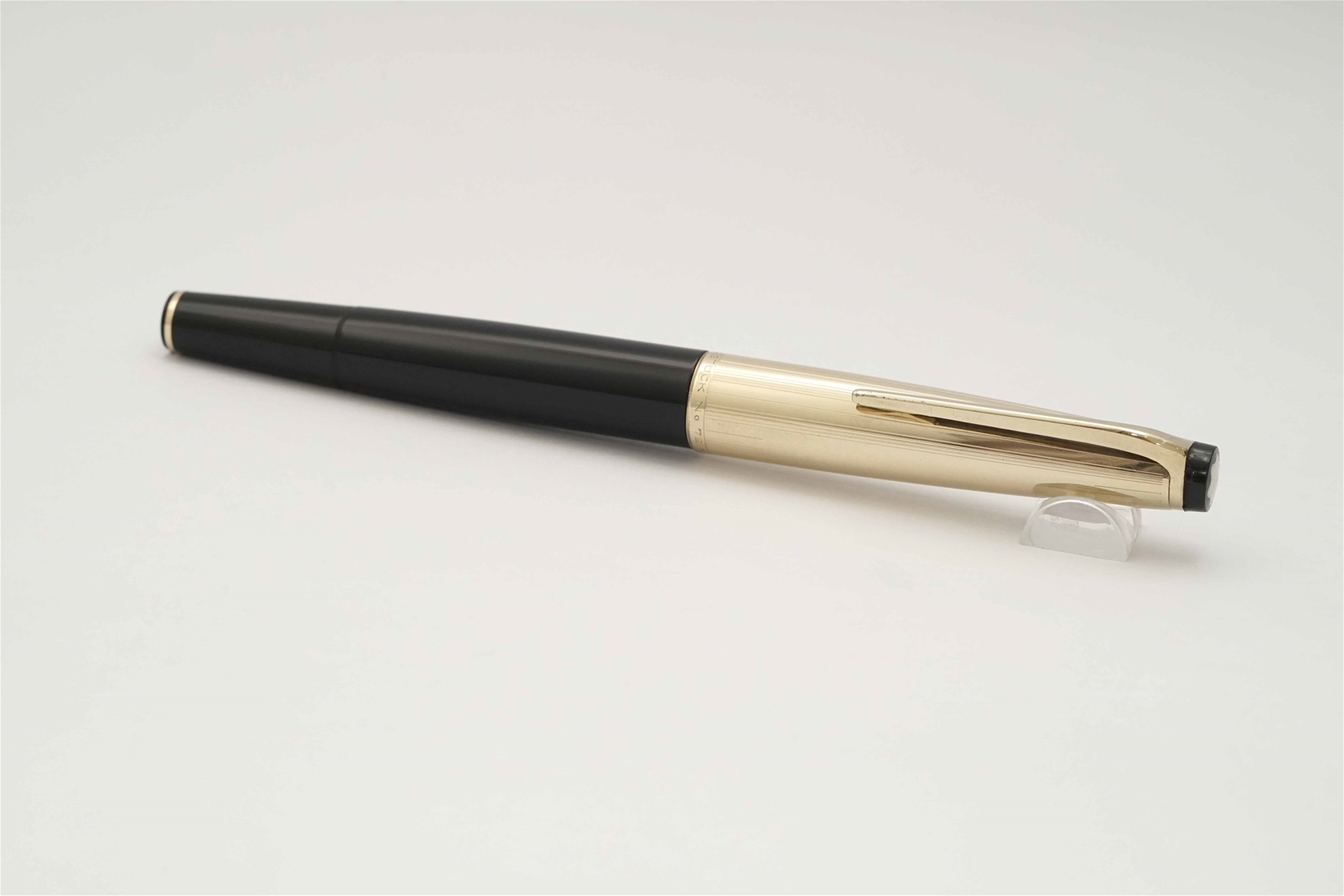 Bút máy Montblanc Meisterstuck No 72 Black & Gold Filled Cap 14K F