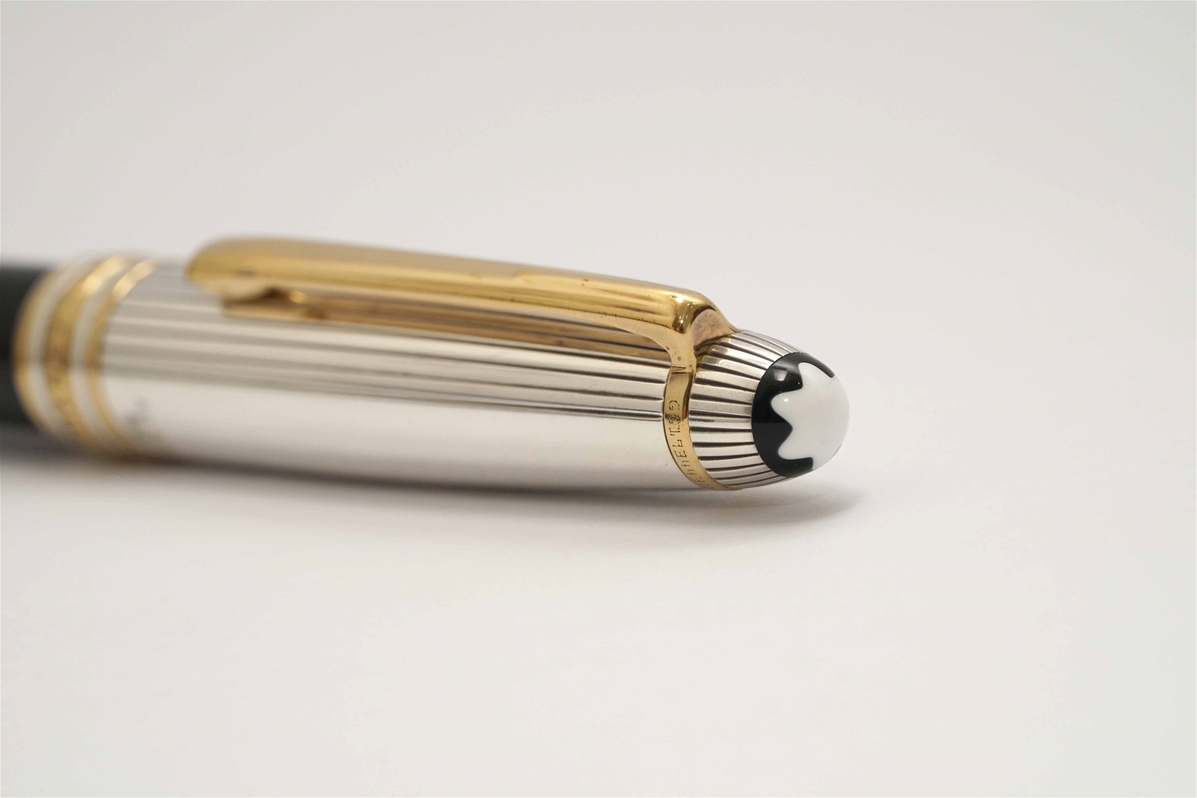 Bút bi Montblanc Meisterstuck Solitaire Doue Sterling Silver Pinstripe Ballpoint Pen