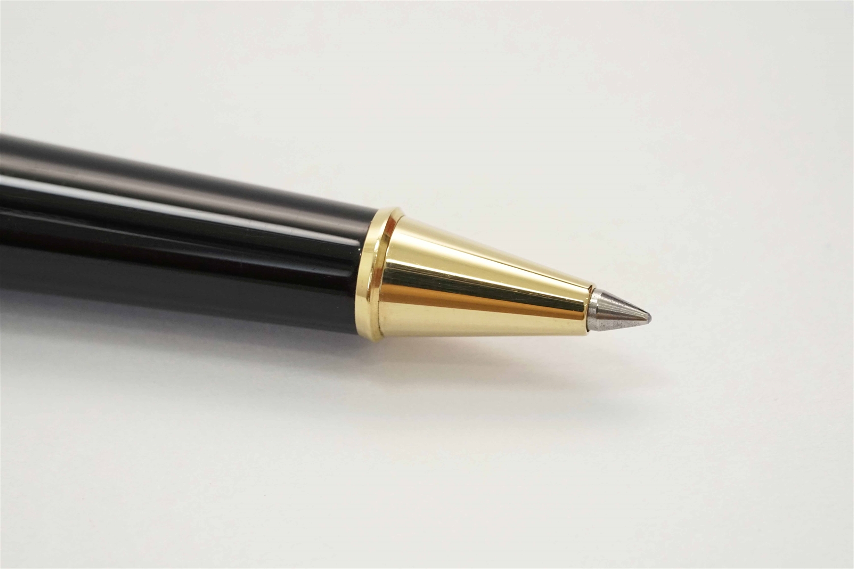 Bút bi nước Montblanc Meisterstuck Solitaire Vermeil Pinstripe Sterling Silver Rollerball Pen 