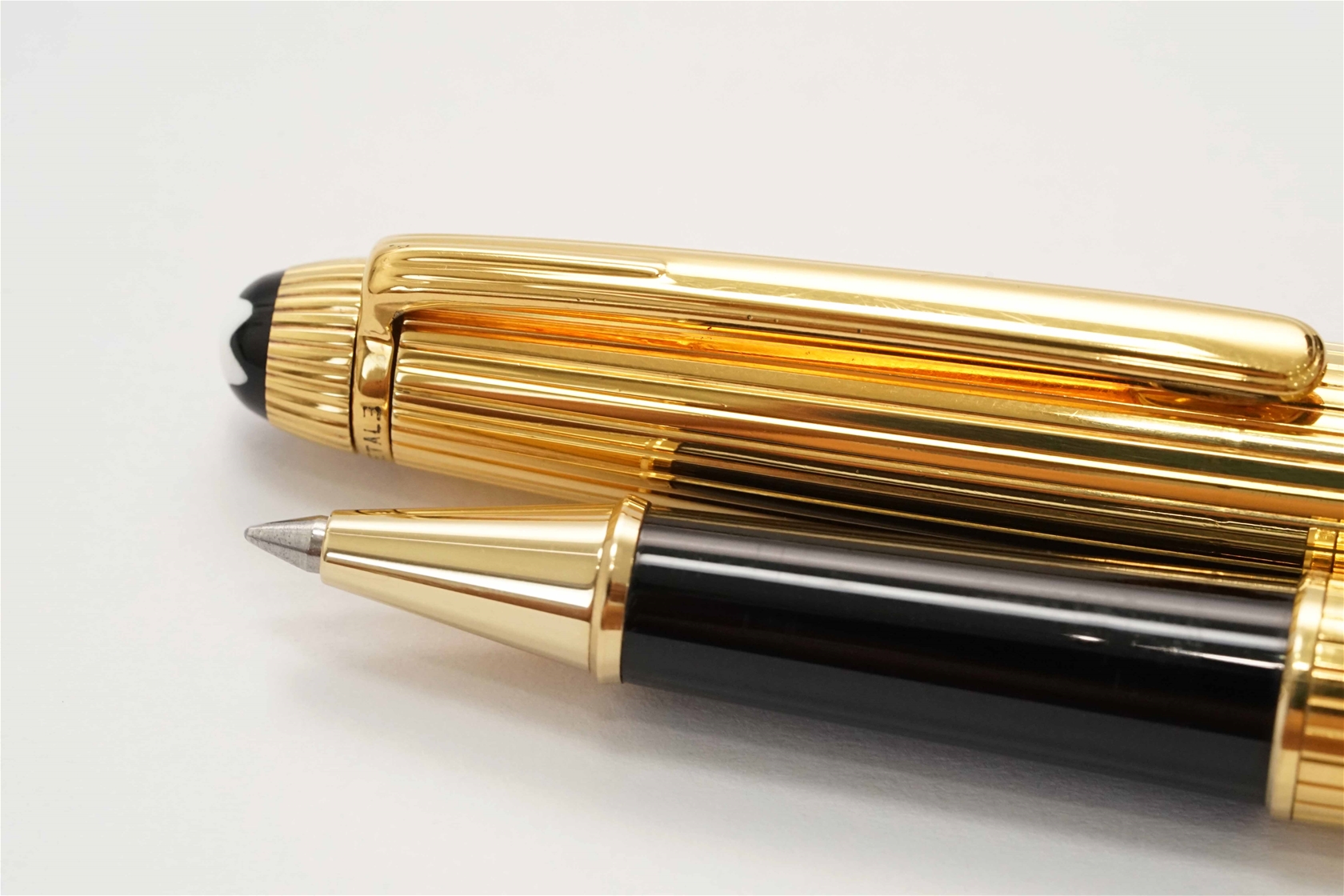 Bút bi nước Montblanc Meisterstuck Solitaire Vermeil Pinstripe Sterling Silver Rollerball Pen 