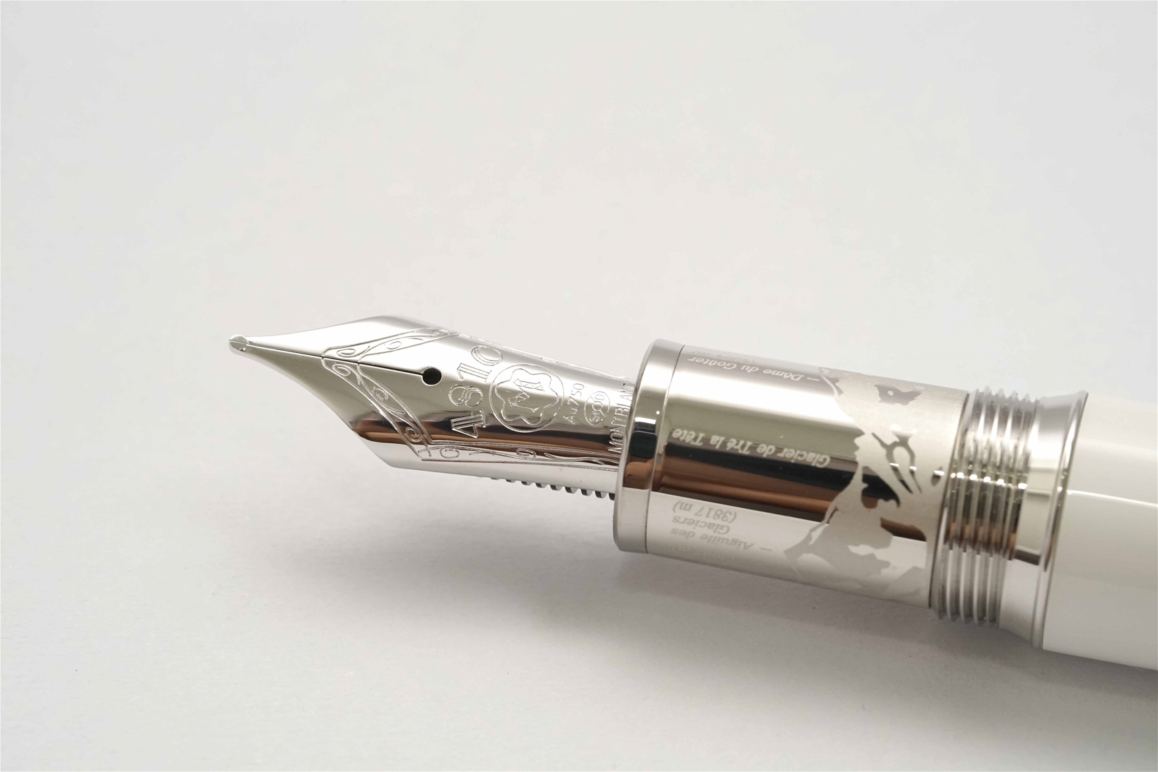 Bút máy Montblanc Meisterstuck White Solitaire LeGrand Tribute to the Mont Blanc 18K M