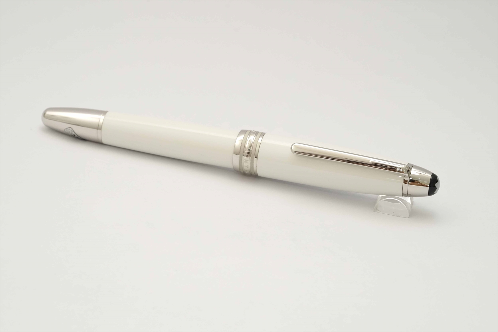 Bút máy Montblanc Meisterstuck White Solitaire LeGrand Tribute to the Mont Blanc 18K M