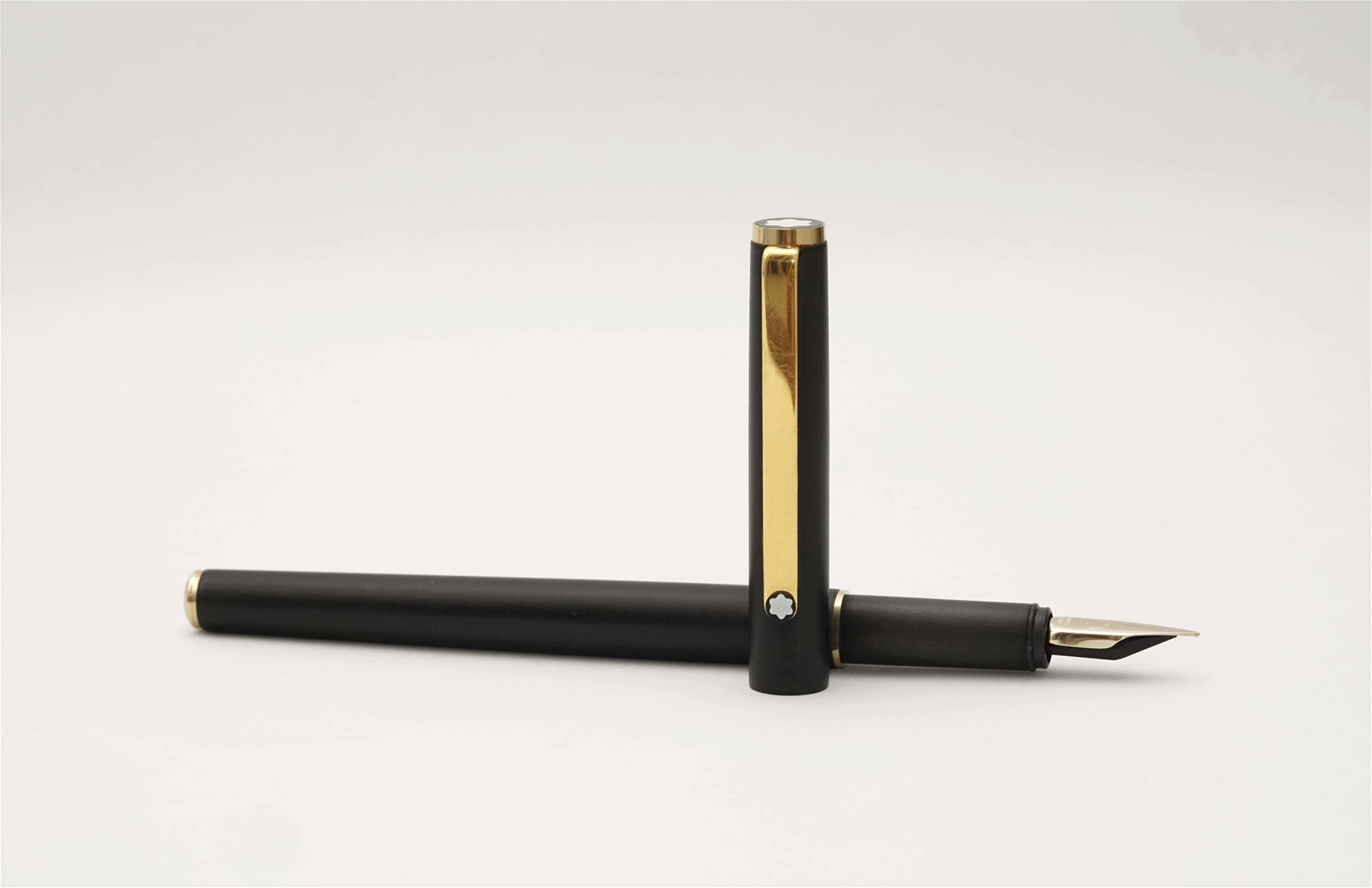 Bút máy Montblanc Noblesse Slimline Black Steel F 