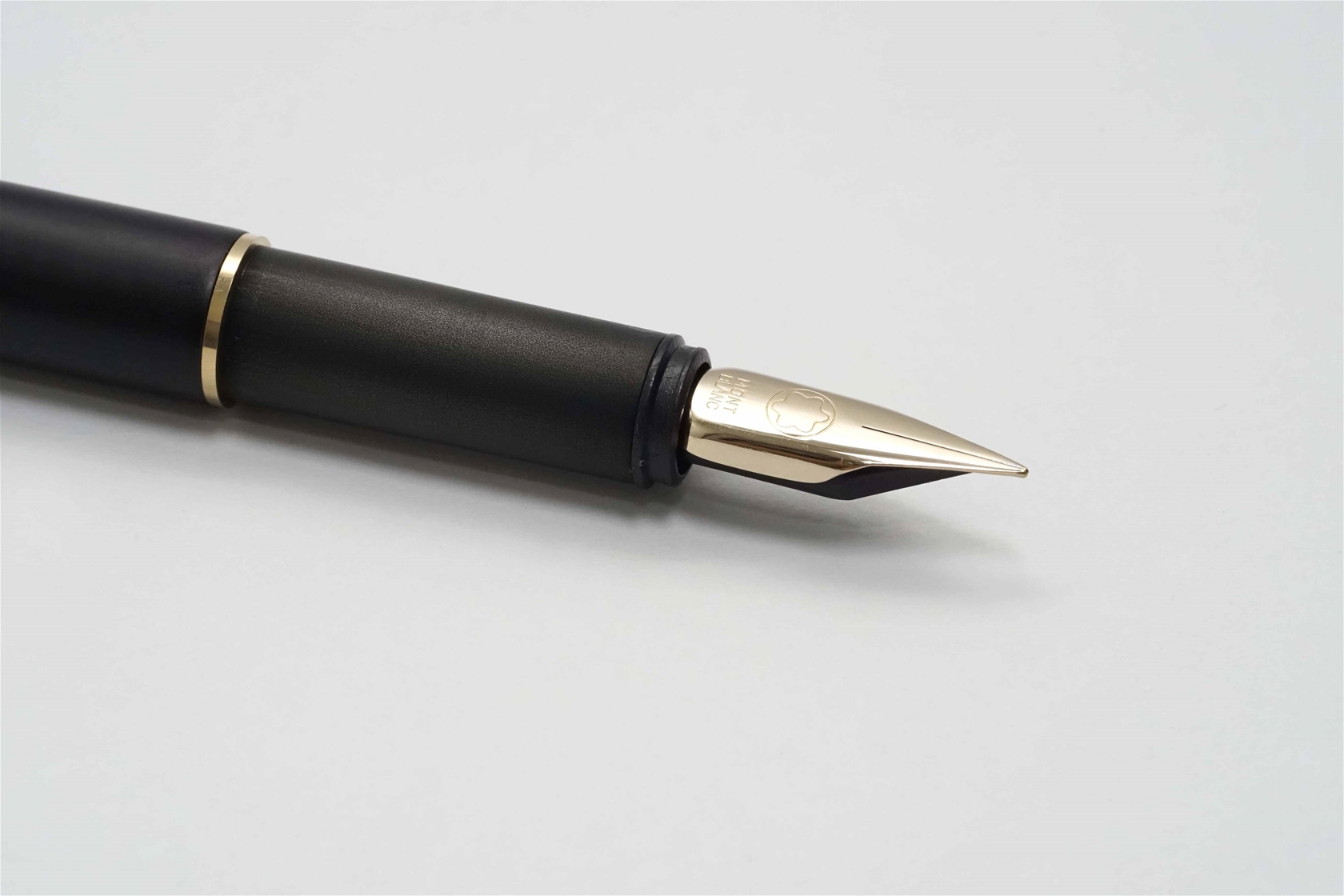 Bút máy Montblanc Noblesse Slimline Black Steel F 