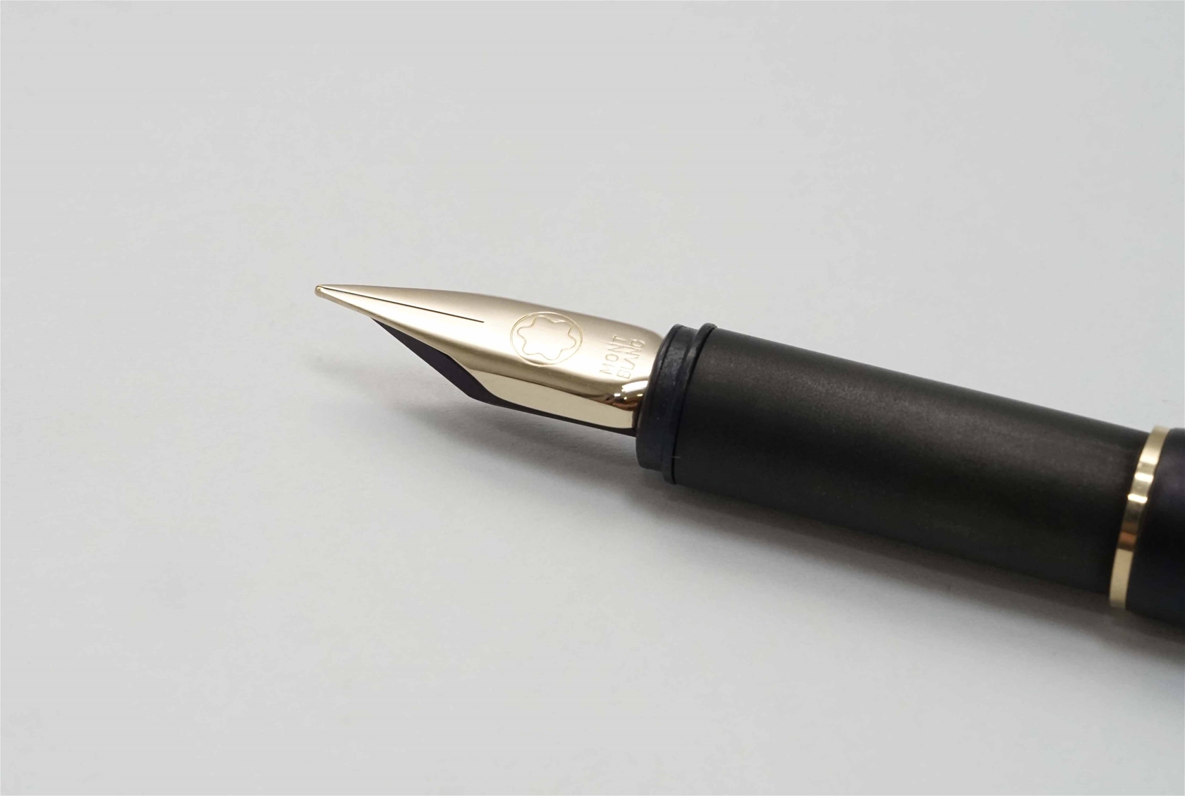 Bút máy Montblanc Noblesse Slimline Black Steel F 