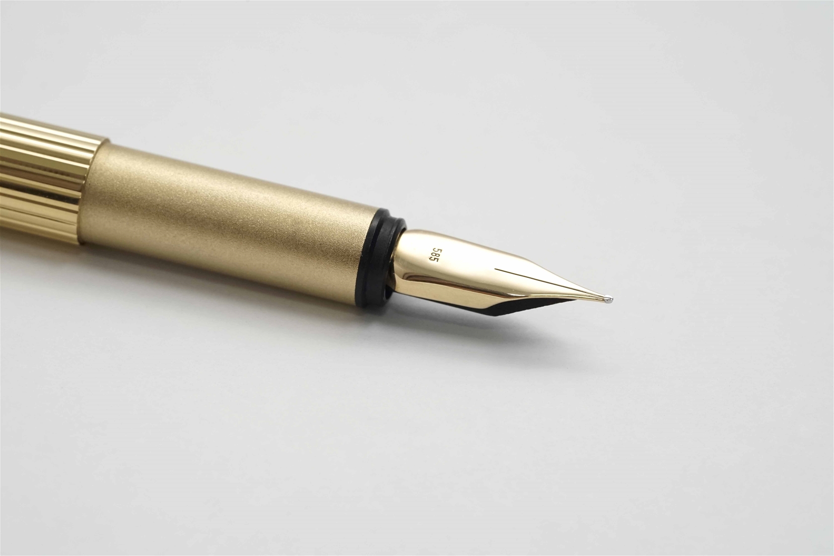 Bút máy Montblanc Noblesse Slimline Gold Plated 14K F