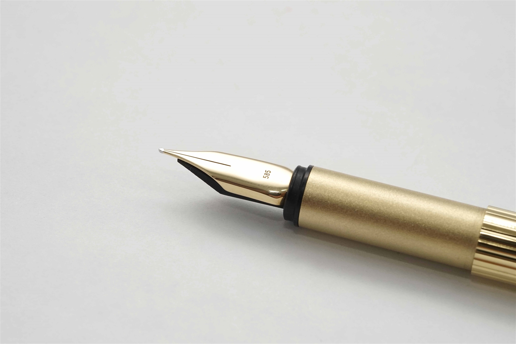 Bút máy Montblanc Noblesse Slimline Gold Plated 14K F