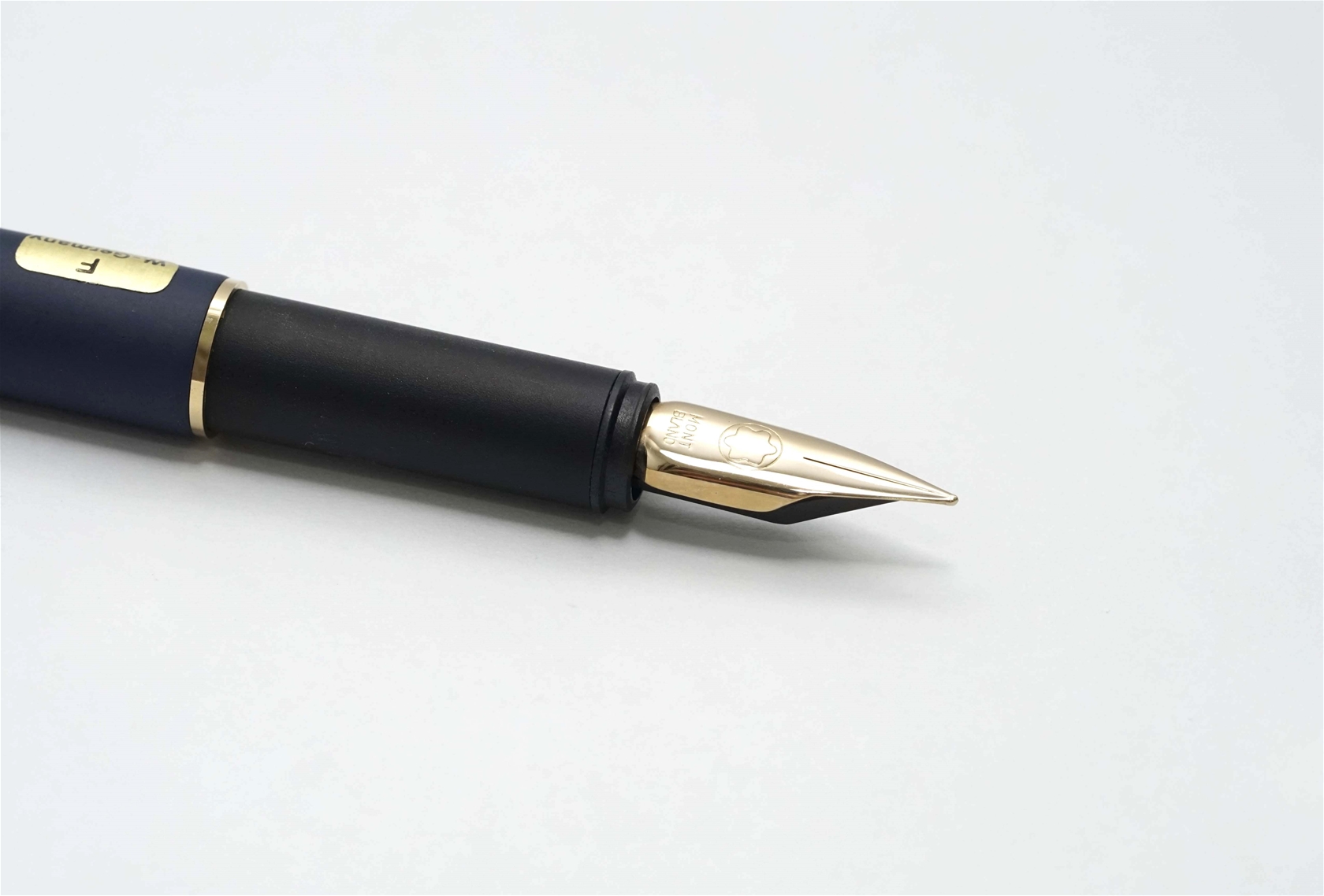 Bút máy Montblanc Noblesse Slimline Royal Blue Steel F