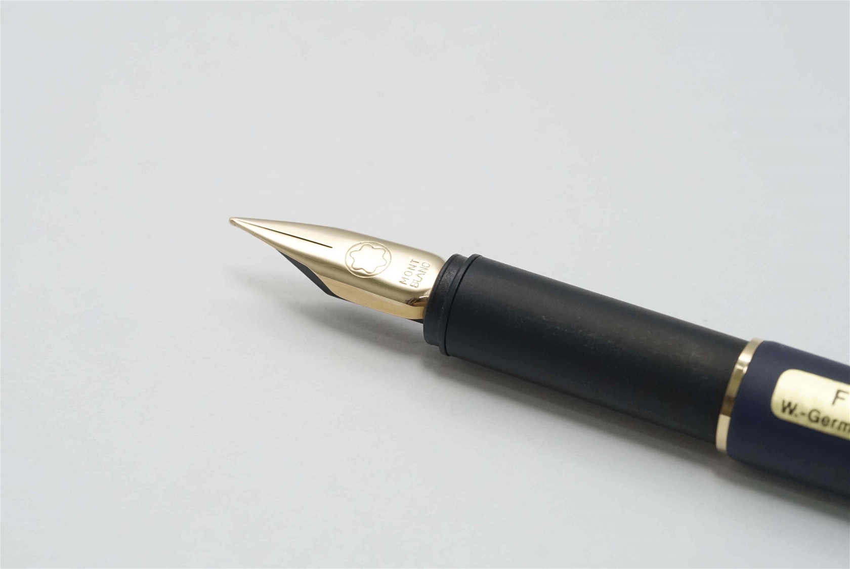 Bút máy Montblanc Noblesse Slimline Royal Blue Steel F