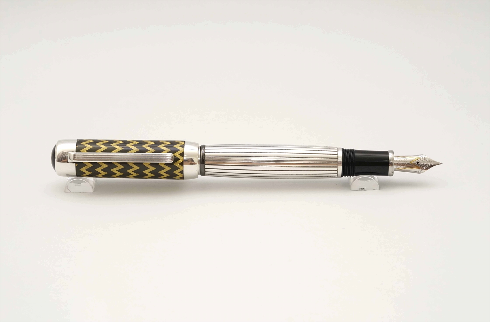 Bút máy Montblanc Patron of The Art J.P Morgan Limited Edition 4810 18K M 