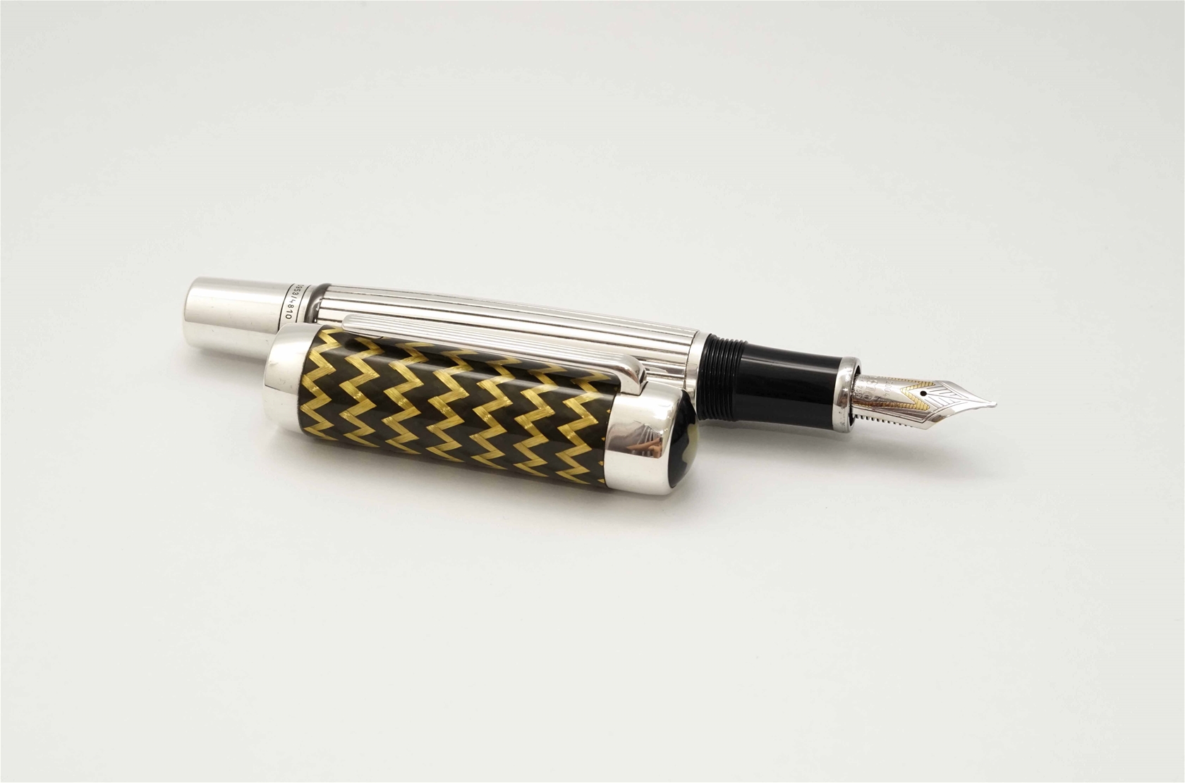 Bút máy Montblanc Patron of The Art J.P Morgan Limited Edition 4810 18K M 