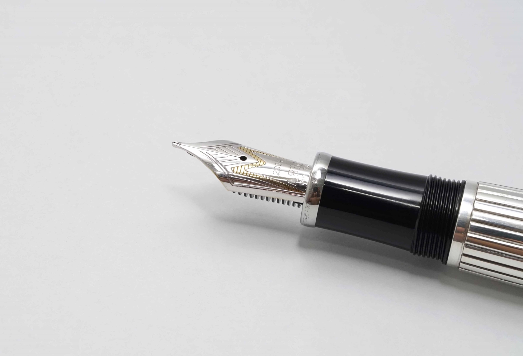 Bút máy Montblanc Patron of The Art J.P Morgan Limited Edition 4810 18K M 