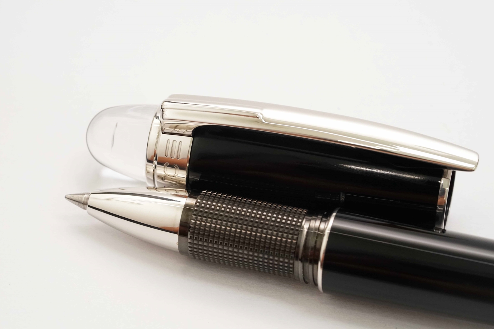 Bút bi nước Montblanc Starwalker Black Resin Rollerball Pen