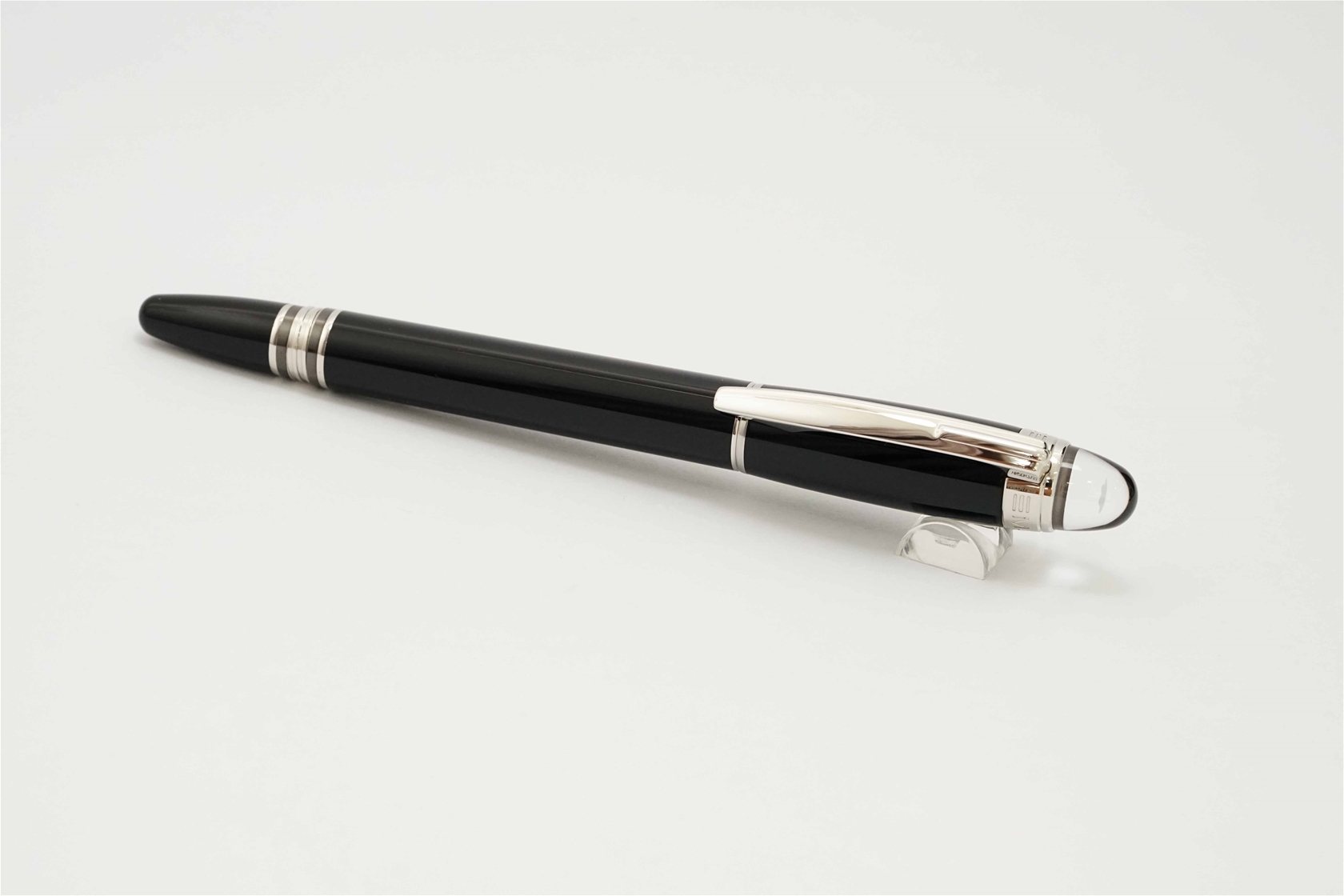 Bút bi nước Montblanc Starwalker Black Resin Rollerball Pen