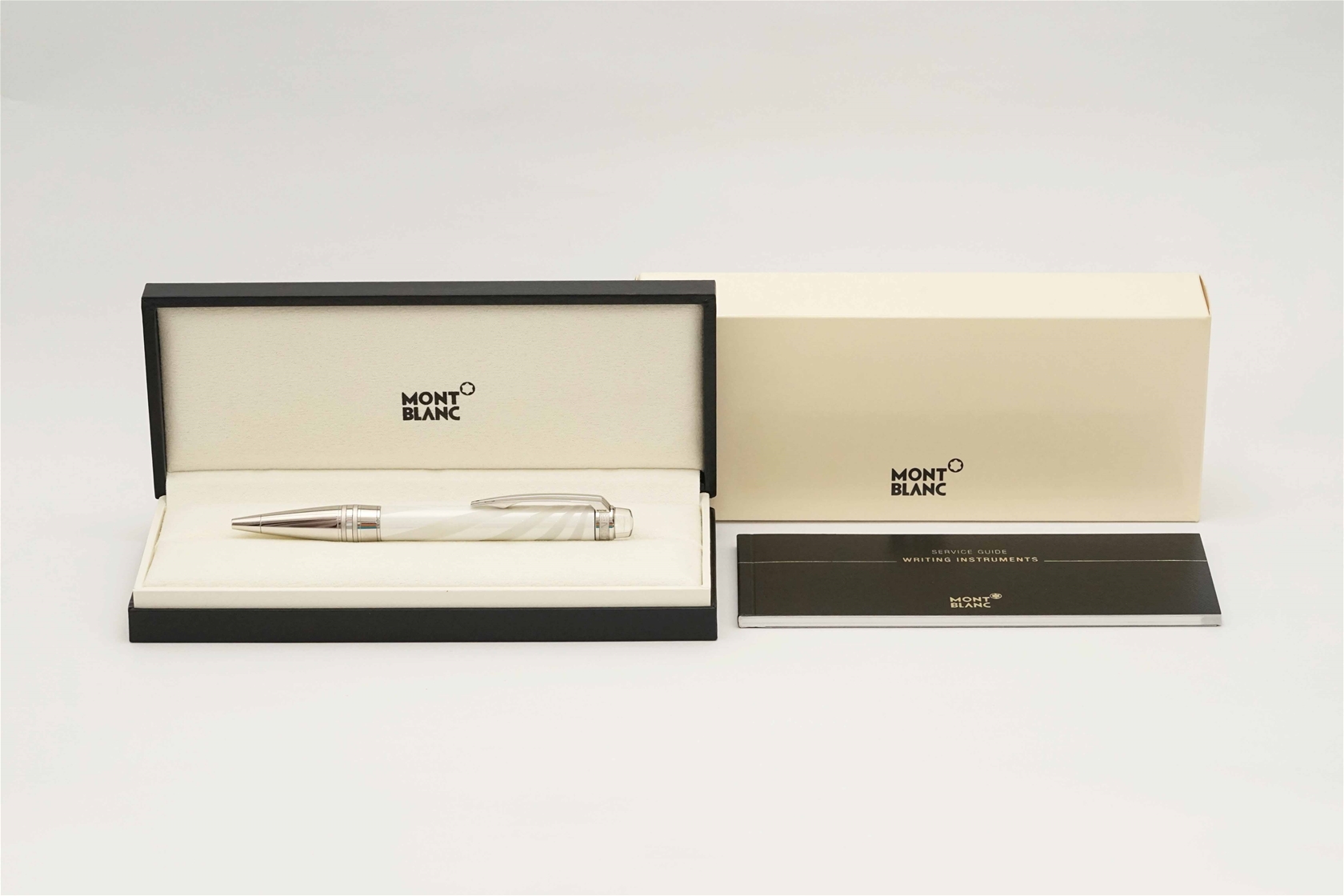 Bút bi Montblanc Starwalker Ceramics Doue White Ballpoint Pen