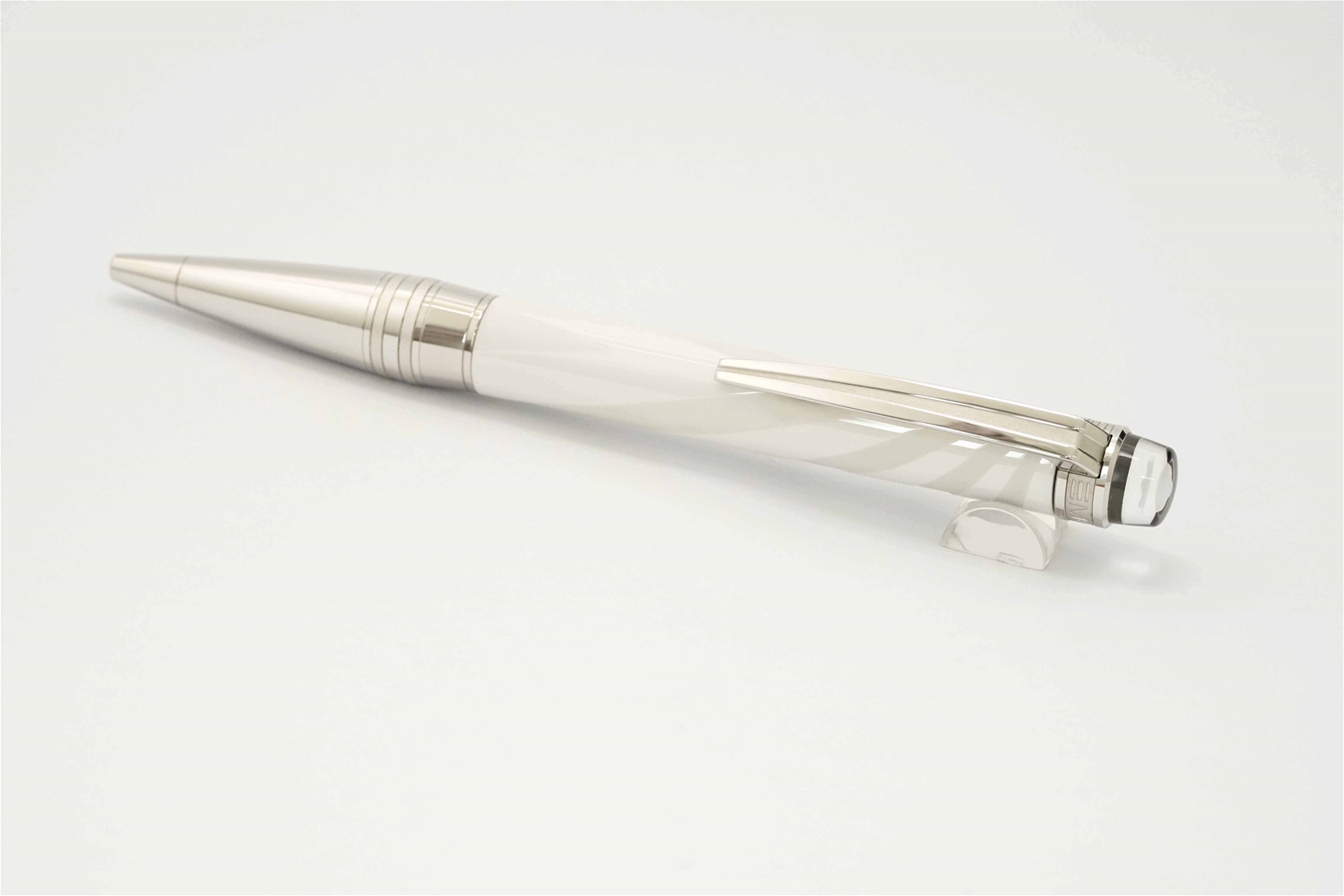 Bút bi Montblanc Starwalker Ceramics Doue White Ballpoint Pen