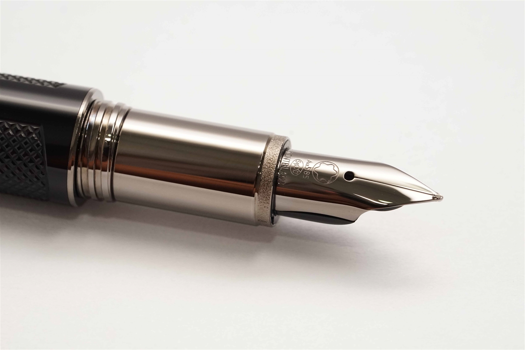 Bút máy Montblanc Starwalker Extreme 14K F