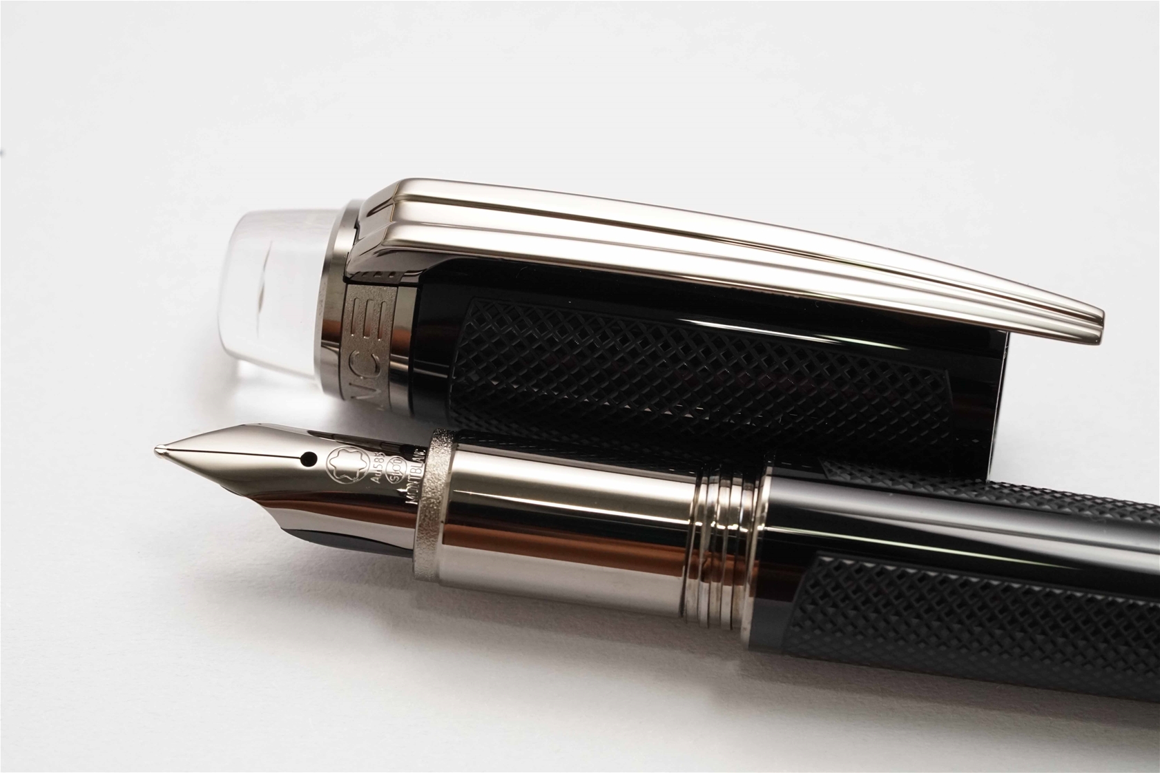 Bút máy Montblanc Starwalker Extreme 14K F