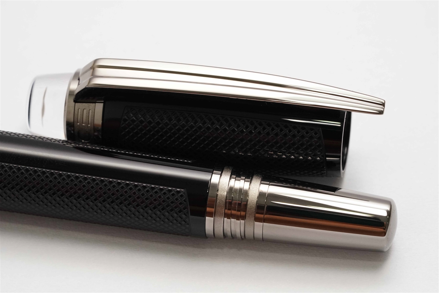 Bút máy Montblanc Starwalker Extreme 14K F